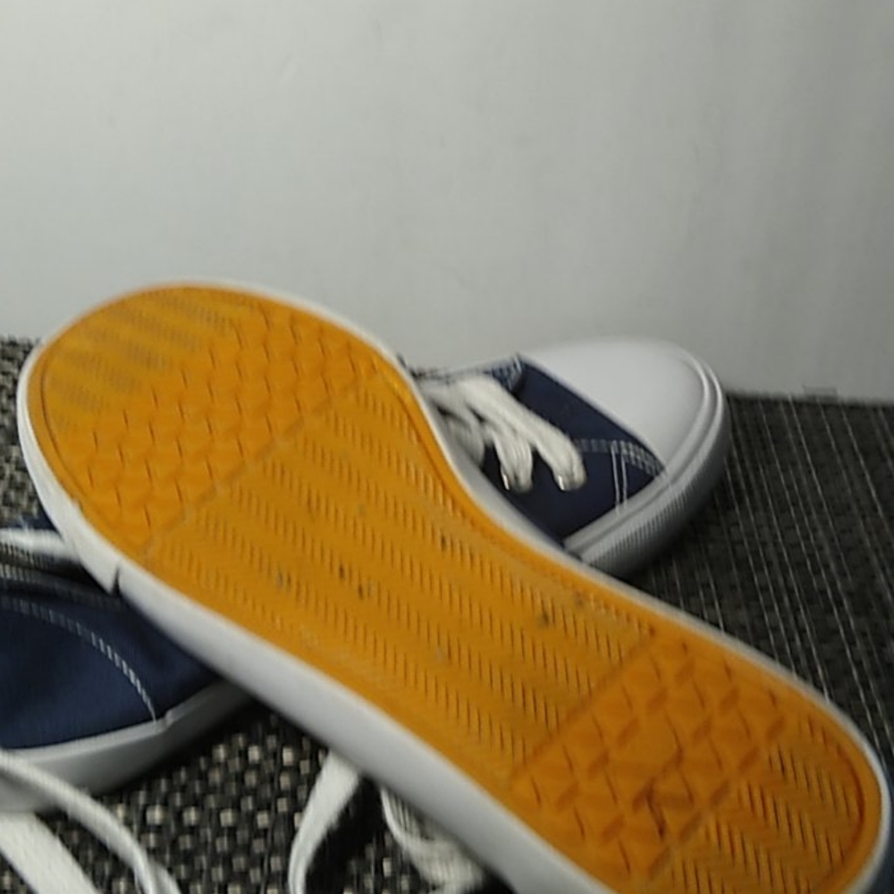 Mossimo - Picture 3 of 3
